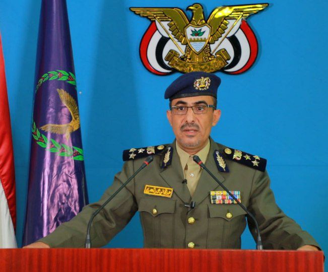 المتحدث الرسمي لوزارة الداخلية العميد عبد الخالق العجري: بعون من الله شرطة محافظة إب تتمكن من ضبط الشخص الذي اطلق النار على شرطة المرور والمواطنين في مدينة إب ، ونتج عن ذلك قتل امرأة واصابة مواطن.